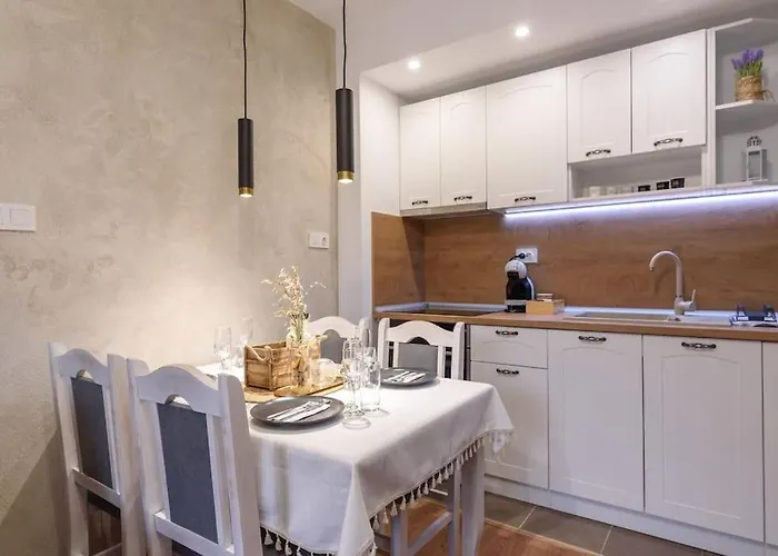 Vutovi's Corner Made With Care *