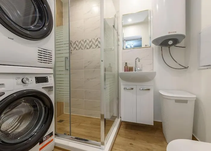 Vutovi's Corner Made With Care * Banszko