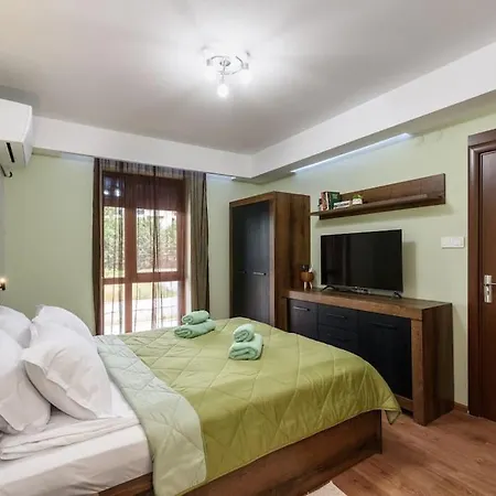 Vutovi's Corner Made With Care 班斯科