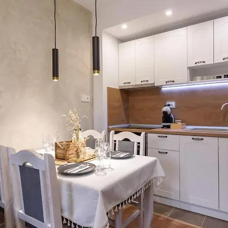 Vutovi's Corner Made With Care *