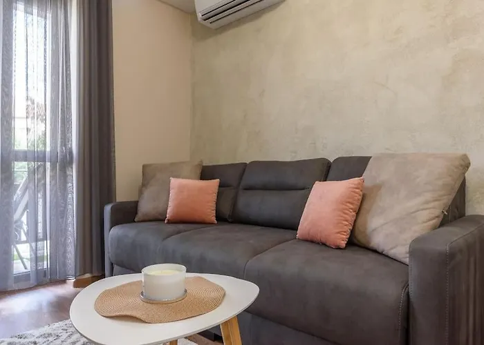 Vutovi's Corner Made With Care בנסקו