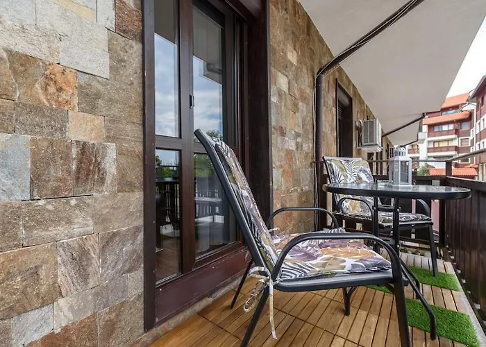 Vutovi's Corner Made With Care